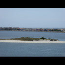 Der Ort Costa Nova zwischen der Ria de Aveiro und dem Atlantik
